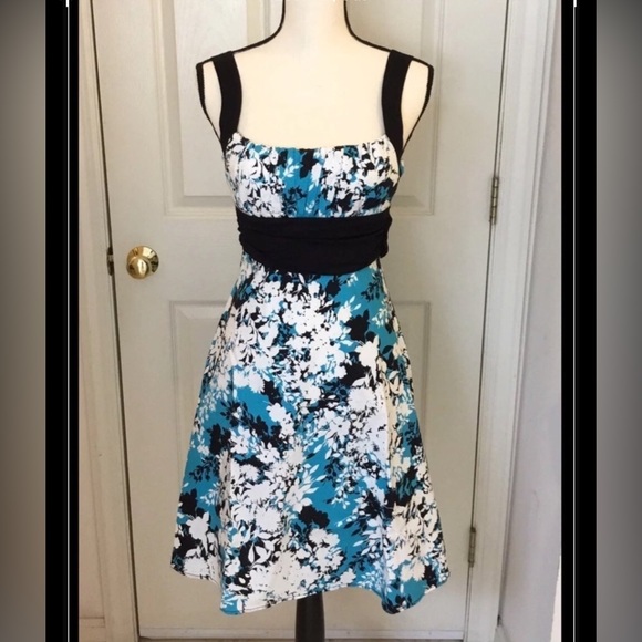 B. Smart Y2K Sleeveless Floral Formal Dress Umpire waist Blue and White Size 4 - Picture 3 of 13